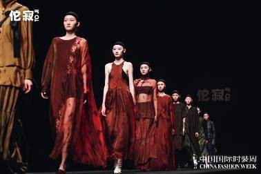 佗寂·梁云侠:看见重塑焕新之美｜SS23发布会登陆中国国际时装周