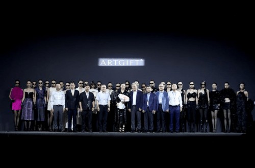 ArtGift2023春夏系列“莎华”亮相中国国际时装周