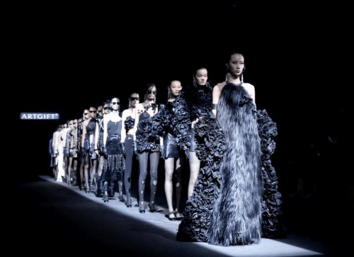 ArtGift2023春夏系列“莎华”亮相中国国际时装周
