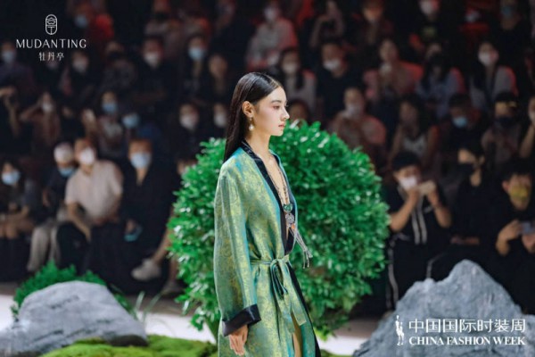 牡丹亭·韩2023春夏品牌发布:为独立自信女性而设计的国风时装品牌