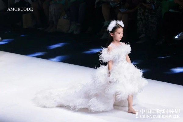 「公主日记 · 秘之-仙境」AMORCODE亮相SS23中国国际时装周