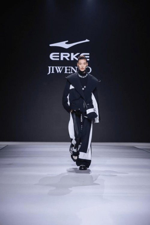 鸿星尔克-中国国际时装周星创秀 完美演绎中国鸿