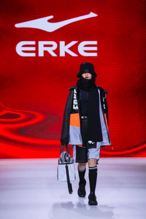 鸿星尔克-中国国际时装周星创秀 完美演绎中国鸿