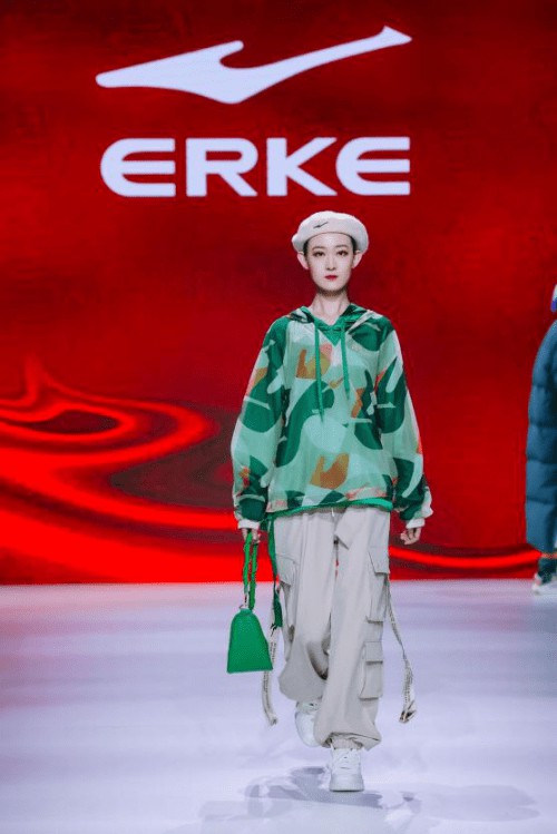 鸿星尔克-中国国际时装周星创秀 完美演绎中国鸿