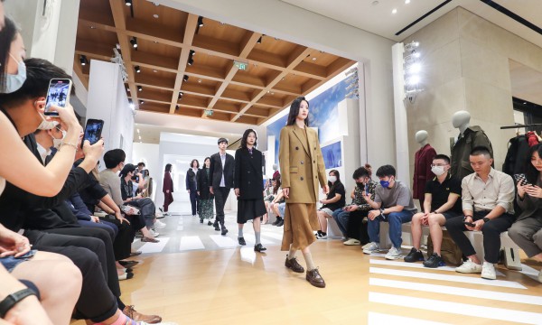 Theory 首个设计师联名系列限时体验亮相上海旗舰店