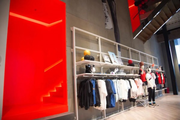 AIR JORDAN L2旗舰店在中央商场南京新街口店正式开业!