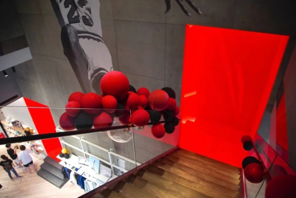 AIR JORDAN L2旗舰店在中央商场南京新街口店正式开业!