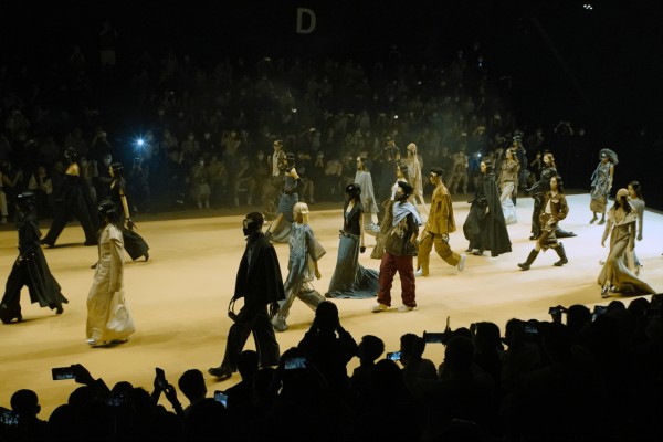 UNIX_T 2023春夏时装秀 尘啸之上