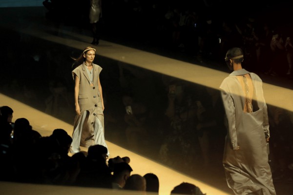 UNIX_T 2023春夏时装秀 尘啸之上