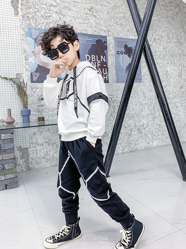 投资加盟怎么选?七彩芽童装正在火热招商中,怎么加盟?