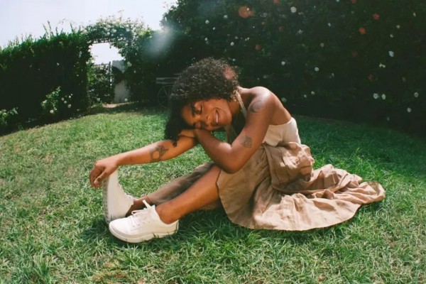 Allbirds推出首款植物皮革运动鞋「Plant Pacer」