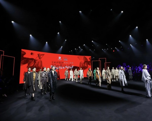 “潮向未来”2022北京时装周拉开帷幕!