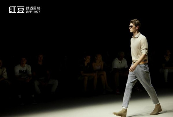 红豆「0 感舒适衬衫」登陆英国伦敦