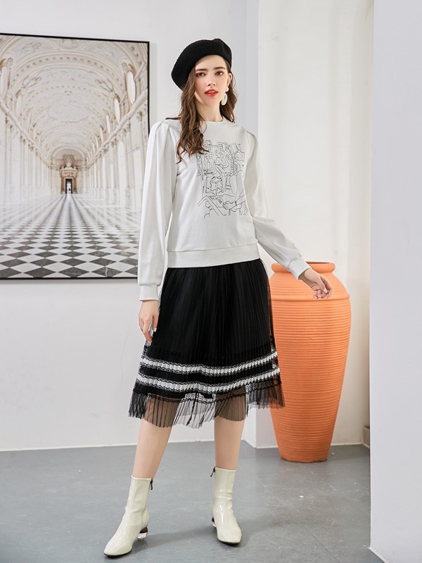 秋冬王炸单品必不可少——卫衣谁穿谁时髦!