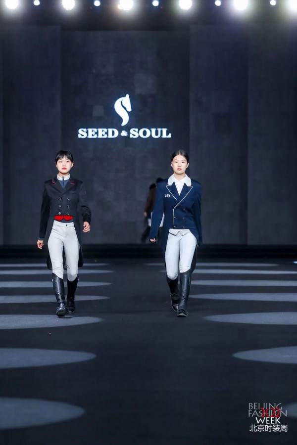 高级服饰定制品牌SEED&SOUL「飒驭」2022北京时装周演绎“骑士皇家派对“