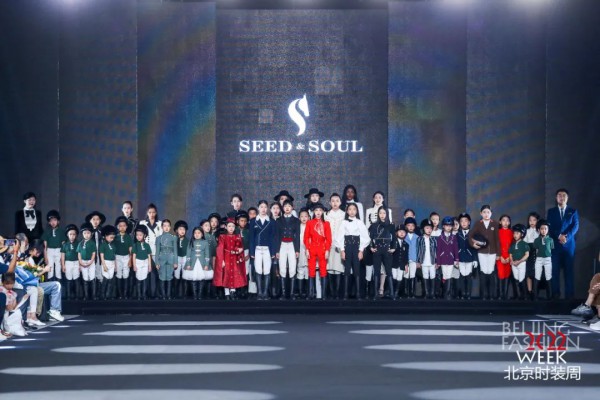 高级服饰定制品牌SEED&SOUL「飒驭」2022北京时装周演绎“骑士皇家派对“
