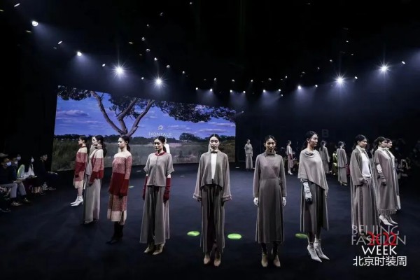 2022北京时装周“时尚河北日”系列活动亮相王府井