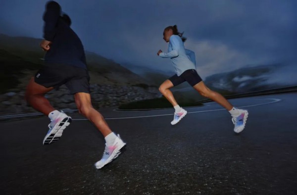 On昂跑推出首款碳排放运动鞋「Cloudprime」