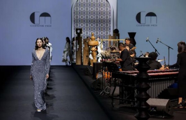 春夏上海时装周开幕!设计师女装品牌COMME MOI2023领先首秀