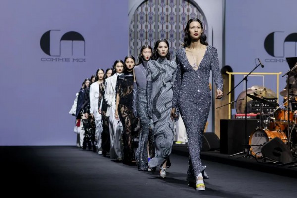 春夏上海时装周开幕!设计师女装品牌COMME MOI2023领先首秀