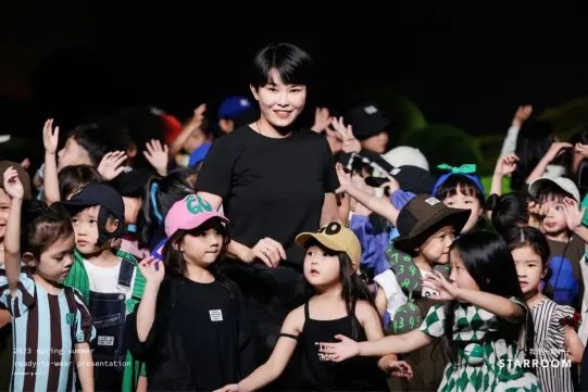 童装品牌STARROOM 再登2023SSKIDS WEAR上海时装周