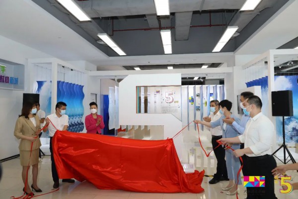 踏浪而歌,2022大浪时尚小镇五周年成果艺术展开展