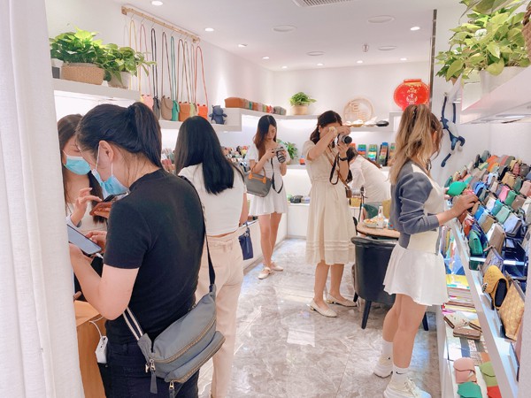 中港皮具城举办“原创力量·皮具箱包秋冬时尚季”品牌订货会