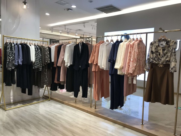 热烈祝贺DUZI都姿女装郴州友阿新店开业,新起点,新征程!