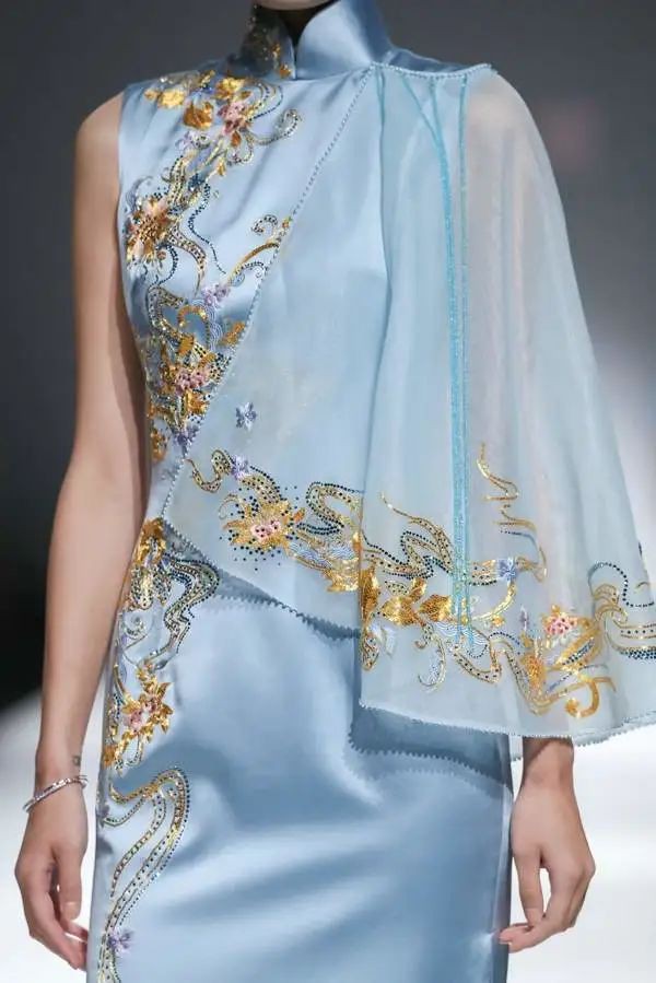 旗袍品牌蔓楼兰【游仙•梦】春夏高定SS2023上海时装周时尚发布