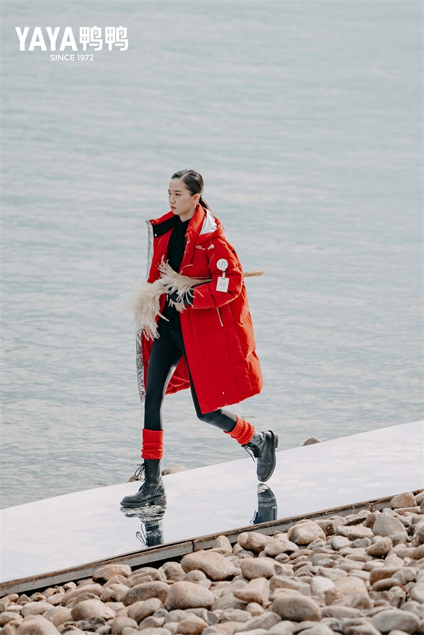 YAYA鸭鸭2022冬季新品时尚大秀,开启跨越时空之旅