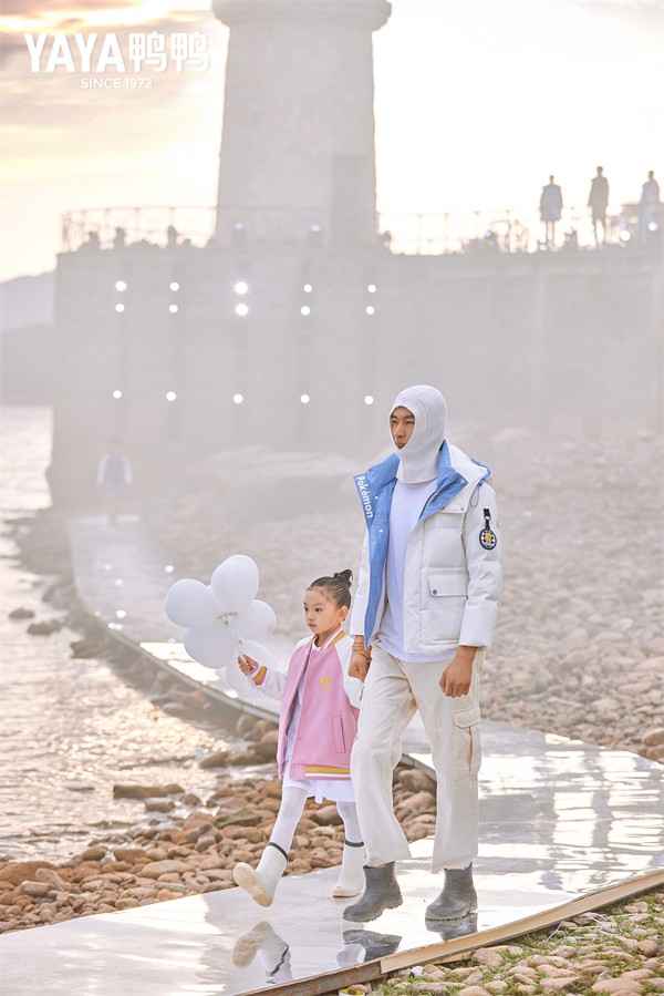 YAYA鸭鸭2022冬季新品时尚大秀,开启跨越时空之旅