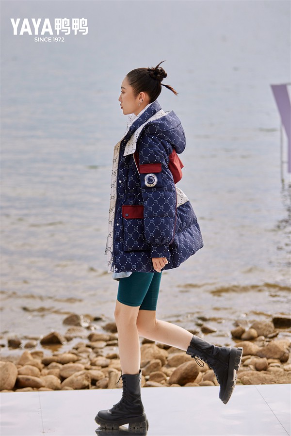 YAYA鸭鸭2022冬季新品时尚大秀,开启跨越时空之旅
