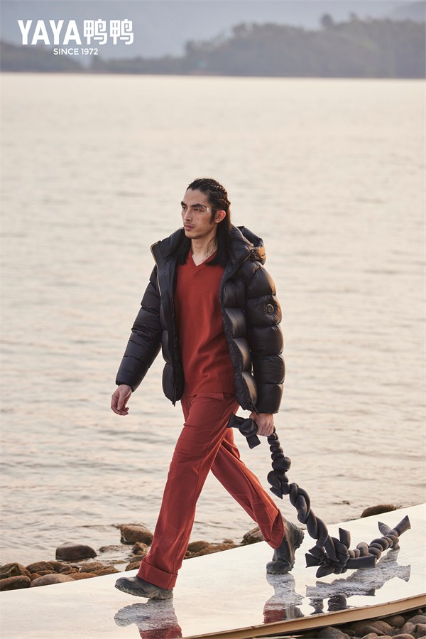 YAYA鸭鸭2022冬季新品时尚大秀,开启跨越时空之旅