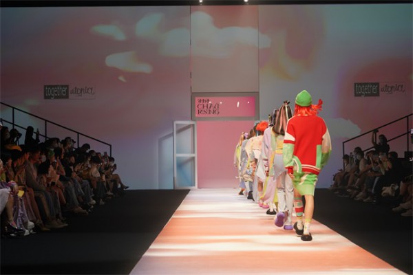 洲升CHAU•RISING 发布「TOGETHER过去&未来」主题系列