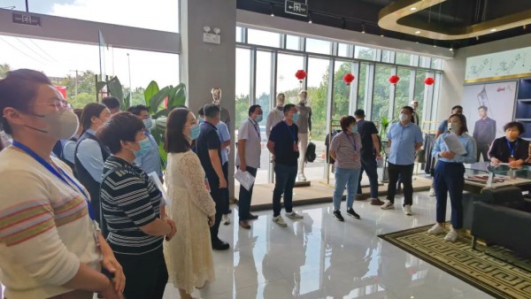 国人服饰2023春夏新品订货会盛大启幕