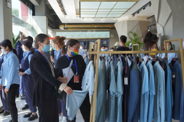 国人服饰2023春夏新品订货会盛大启幕