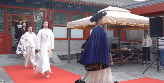 中华民族服饰艺术展览隆重开幕