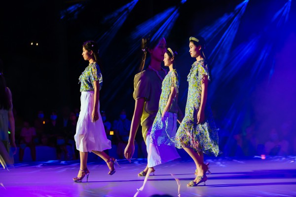 2023女装加盟品牌怎么选?若岚菲女装怎么样?