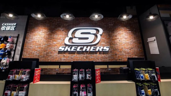 斯凯奇2022年度收入大涨18%至74亿美元