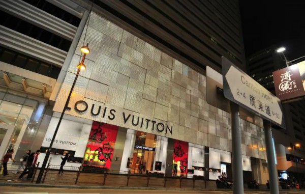 恢复全面通关!香港奢侈品业仍在等待内地游客