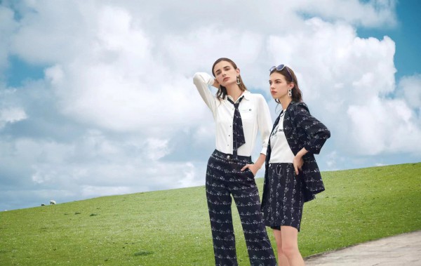 2023女装实体店还能投资吗?若岚菲女装加盟怎么样?