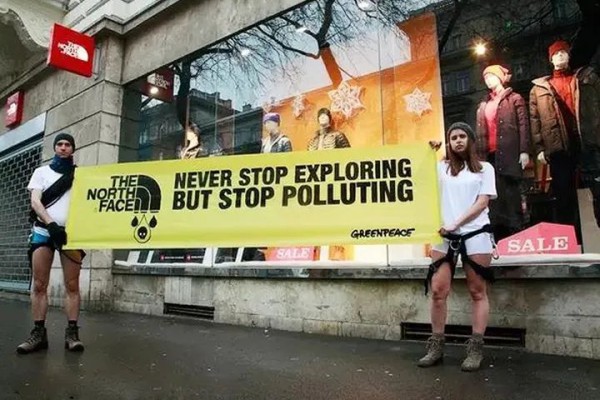 户外大牌“涉毒”,但留给它们改正的时间或者不多了