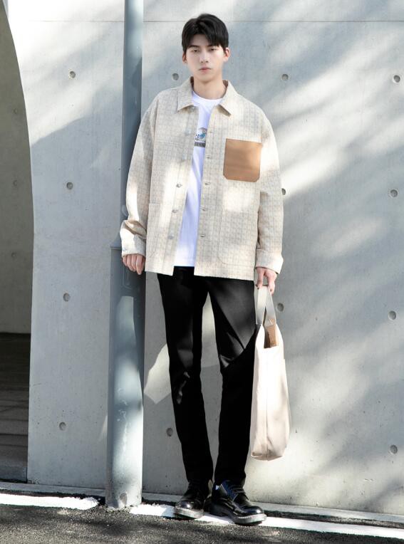 春夏男生怎么穿?增加少年感氛围的几个好单品,你Get了吗?