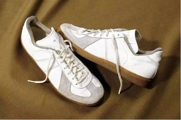 德训鞋,正成为运动爱好者的百搭单品