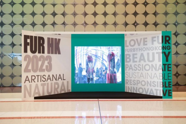 海宁皮革城组团亮相香港毛皮时装展览会