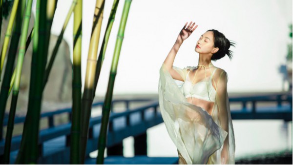 舒适新定义,红豆居家婴儿绵真丝文胸新品亮相苏州博物馆