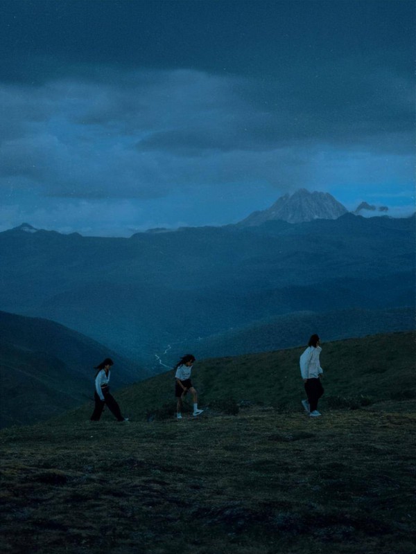 中国李宁发布「格桑花开」主题产品系列