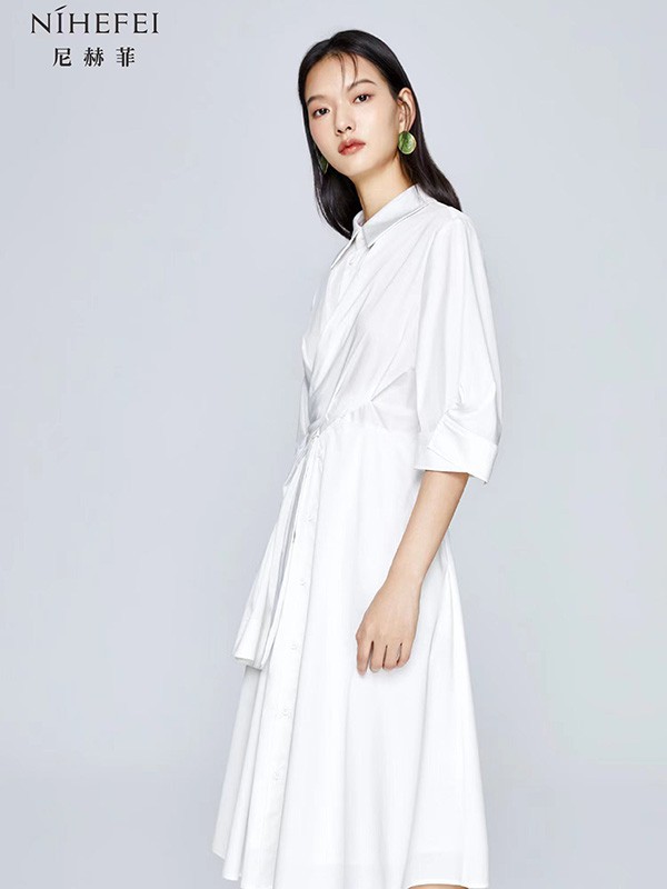 未来这样的服装店必然风生水起,顺应时代算法,才是服装实体的生存法则!