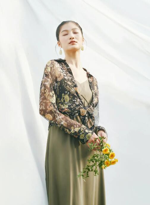 佛尼亚 | 碎花穿搭,奔赴浪漫春日