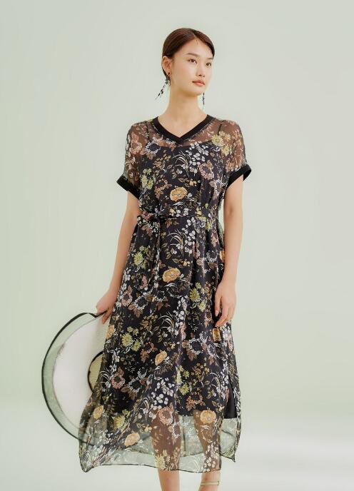 佛尼亚 | 碎花穿搭,奔赴浪漫春日